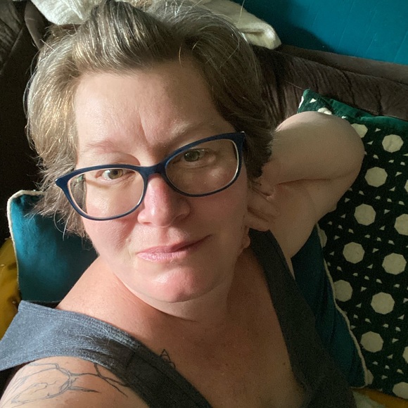 💚 Hi. I'm Jules. Love glitter, butterflies, green - Picture 2 of 16